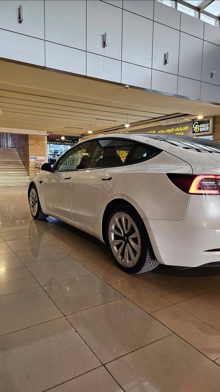 الموديل: تسلا موديل 3 (Tesla Model 3 - 2022)
المسافة المقطوعة: 100,000 كم
النظام: أونلاين بالكامل (التطبيق وجميع الخدمات الذكية تعمل بكفاءة)
الصبغ: 6 قطع صبغ على النظافة (بدون حوادث قوية والشاصي سليم 100%)
الحالة الفنية والميكانيكية: بشرط الفحص والضمان من كل النواحي (البطارية، المحرك، السوفتوير، والمنظومة الكهربائية)، بشرط فحص الكمبيوتر وفحص المشتري.
​أبرز المواصفات والمميزات:
​نظام القيادة الذاتية وكاميرات محيطية 360 درجة (Autopilot & 360 Cameras)
​شاشة تحكم لمسية كبيرة مع تحديثات النظام المستمرة
​داخلية نظيفة جداً وبحالة ممتازة دون أي مصاريف
​قيادة ناعمة جداً واقتصادية للغاية
​📍 للسعر ولمزيد من المعلومات يُرجى الاتصال على:
📞 ***********
📞 ***********

مۆدێل: Tesla Model 3 (2022)
​ڕۆیشتوو: ١٠٠,٠٠٠ کیلۆمەتر
​سیستەم: ئۆنلاین بەردەستە (ئەپڵیکەیشن و هەموو خزمەتگوزارییە زیرەکەکانی کاردەکات)
​بۆیاخ: ٦ پارچە بۆیاخ لەسەر ساخی (بێ لێدرانی قورس و بەبێ هیچ خەلەلێک لە شانسی )
​تەکنیک و ماتۆڕ: بە شەرت و بە گرەنتی، لە هەموو روویەکەوە (پاتری، بزوێنەر، سۆفتوێر و کارەبایی) بەشەرتی فەحسی کۆمپیوتەر و فەحسی تۆ.

​تایبەتمەندییە سەرەکییەکان:
​تەکنەلۆژیای زیرەکی خۆلێخوڕین و کامێرای دەوروبەر (Autopilot & 360 Cameras)
​شاشەی گەورەی دەستلێدان و نوێبوونەوەی بەردەوامی سۆفتوێر
​ناوپۆشی زۆر خاوێن و بێ مەسروف
​لێخوڕینێکی زۆر نەرم و کەممەسروف

​📍 بۆ نرخ و زانیاری زیاتر پەیوەندی بکەن بە:
📞 ***********
📞 ***********
