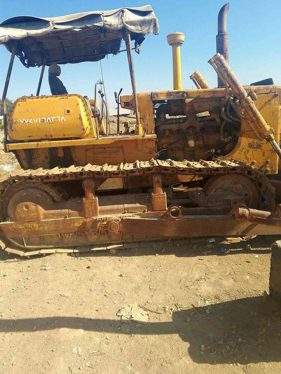 للبيع كوماتسو رقم بغداد واسط قضاء العزيزيه/***********/***********
