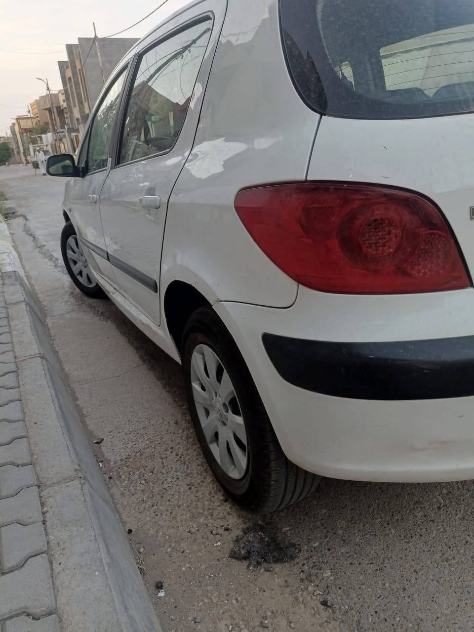 بيجو فرنسي ٢٠٠٦ ٣٠٧ سيارة ابلاديه لاصبغ ولا ضرار بسمي رقم ديالى تايرات نظيفه محرك نظيف صدرها نظيف سعر ٤٨ وبيه مجال هذا رقمي *********** مكاني ديالى بعقوبه

