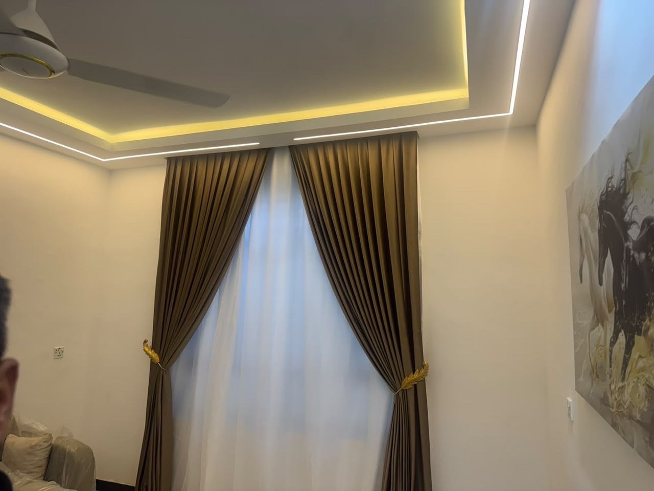 بيت في حي دجله السكني شارع مطعم ساعه البيت معزول طابقين كل طابق غرفه جلوس غرفتين نوم وحمام ومطبخ إيجاره كل شهر مليون