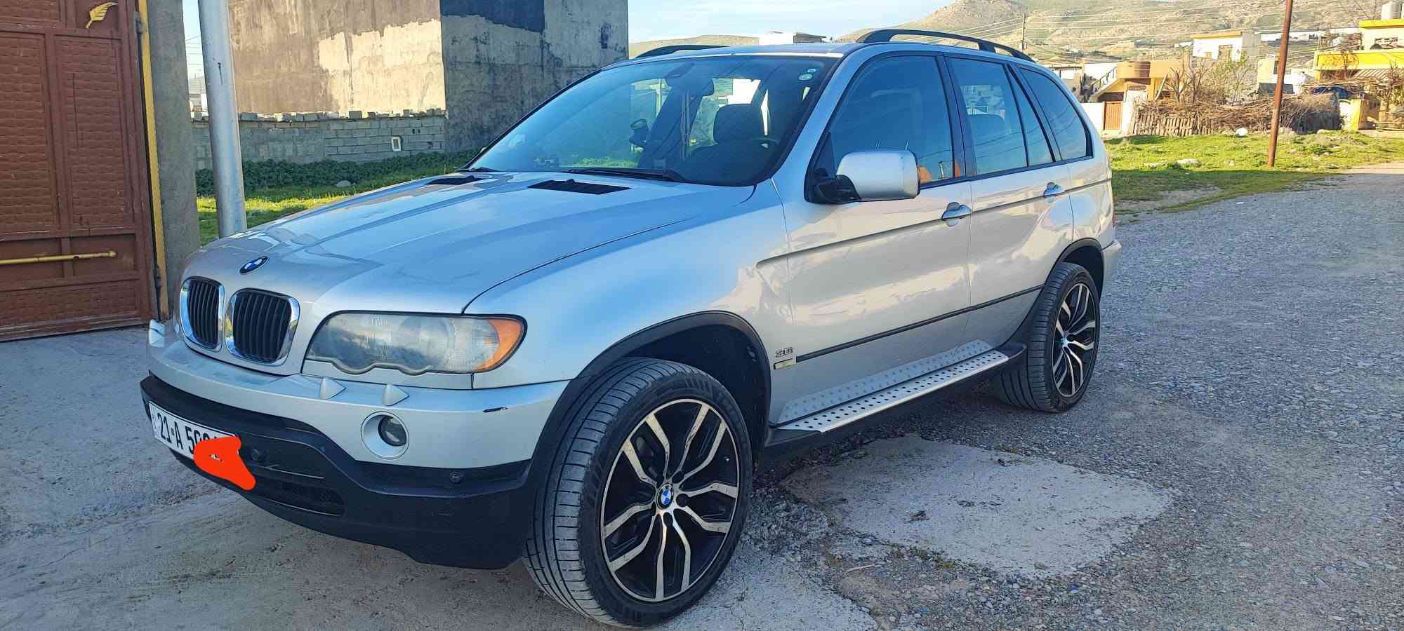 X5 30i
مۆدێل 2001
نرخی 90
بێ بۆیاخ بێ کاڵ بونەوە 
شەش پستن 30i 
گێڕومەکیینە بەشەرت
مواسەفات فولە بەس سڵایت نیە
سەنەوی تازەیە هەتا 2029
بەناو خۆمەوەیە 
7وەرقە غرامەی لەسەرە 
***********
***********

نص مكتوب في الصور:
- أدخل نص