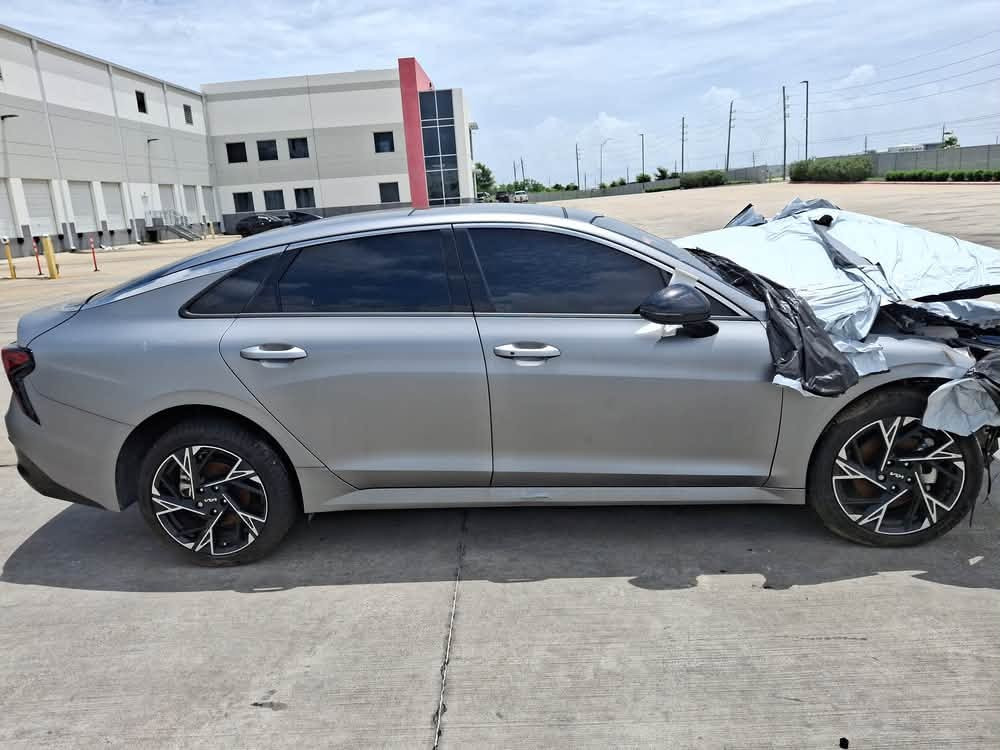 K5 GT_LINE 2025 
فول مواصفات
لون  سلفر طافي الون الجديد
واصل بغداد حرة ١٣٠ ورقة واذا واصل عمان ١٠٧ورقة
السيارة حالين بل الحرة اي استفسار اتصل وبخدمتك ***********
