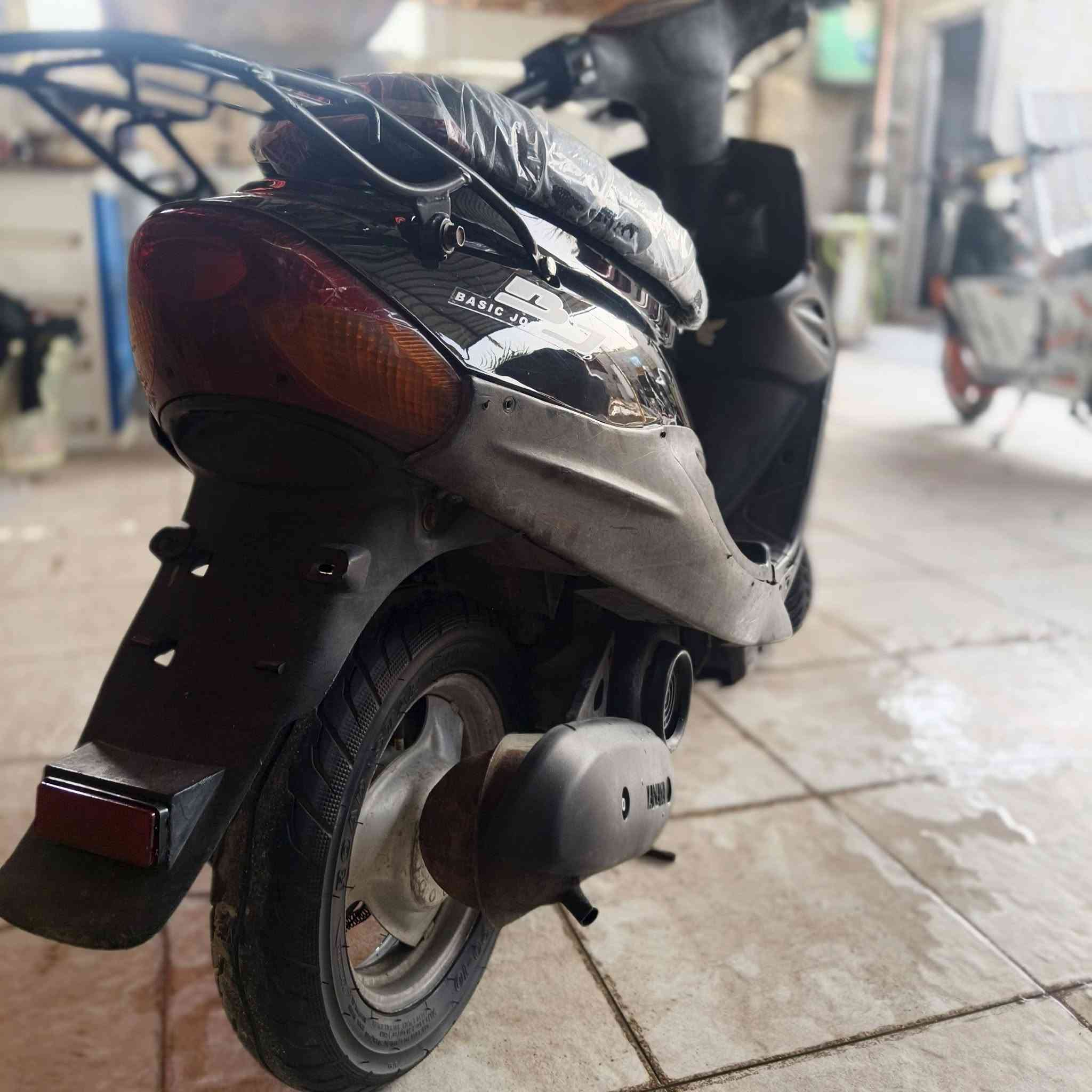 سلام عليكم دراجه بي جي 9زروف للبيع بسعر 365بيها مجال حك الجيه دراجه كلها بلاديه ومانقصها شي تايرات زوج جدد شلعه معدل ونعومه تخبل مكاني بصره تقاطع الكزيزه قرب محكمت الكزيزه رقم هــ/***********
