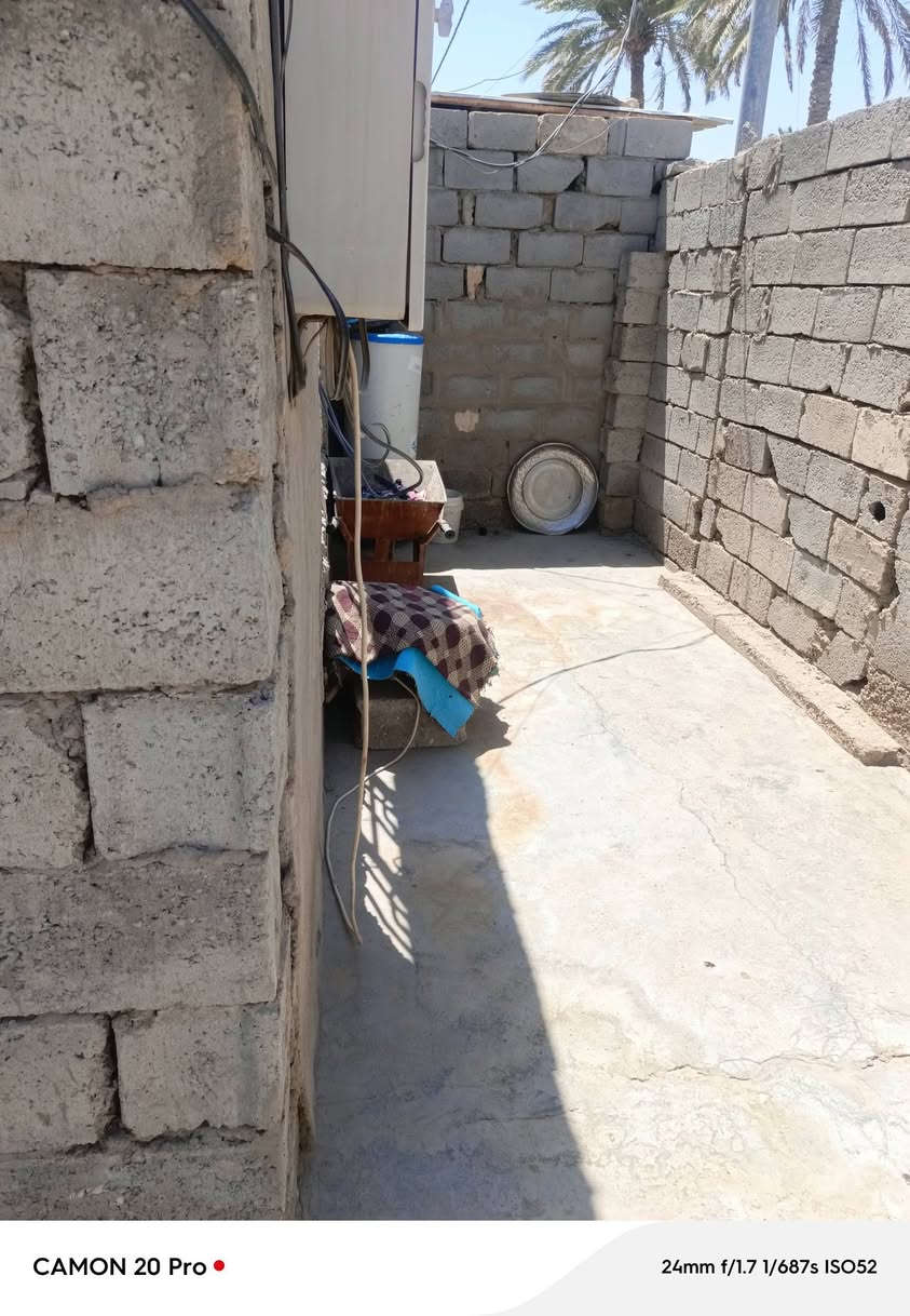 السلام عليكم بسبب ألوعود الكاذبه دار للبيع الموقع حي جواد يبعد عن تبليط 80 متر مساحته بلسند 200 متر أما واقع حال 190 متر سند صلاح زراعي تابع الى بلدية جبله معاملات تطويب كلمله بيع مستعجل بسعر 25 وبي مجال باقي تفاصيل راسلني خاص او تصال وتساب ***********
