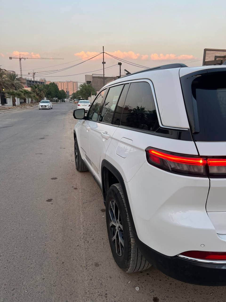 ✨🤍”Jeep 2025”🤍✨
السعر  2700$
الموصفات (Limited ) 
6 سلندر 3:6    :: 5 راكب + 2 ويل 
كشنات جلد ✨
شاشه كبيره +كامره 
كشنات جلد + تدفئ تبريد 
بصمه تشغيل عن بعد
تنبيه قبل لاصطدام 
اشاير بل مري 
حساس امامي خلفي
صندوق كهربائي
تثبيت مسار 
تثبيت سرعه 
تحكمات ستيرن 
رادار امامي مع مانع تصادم 
مانع تصادم خلفي
باقي موصفات معروفه 
( السياره داخله شهداء ب اسمي لا ورثه بيها ولا قاصرين اسويلك وكاله عامه بعدله سنه و 4 اشهر وتصير حره ) 
ضرر امريكه بنيد تبديل وجاملغ شبر بدايته حار 
الرقم لاستفسار ‭***********‬
