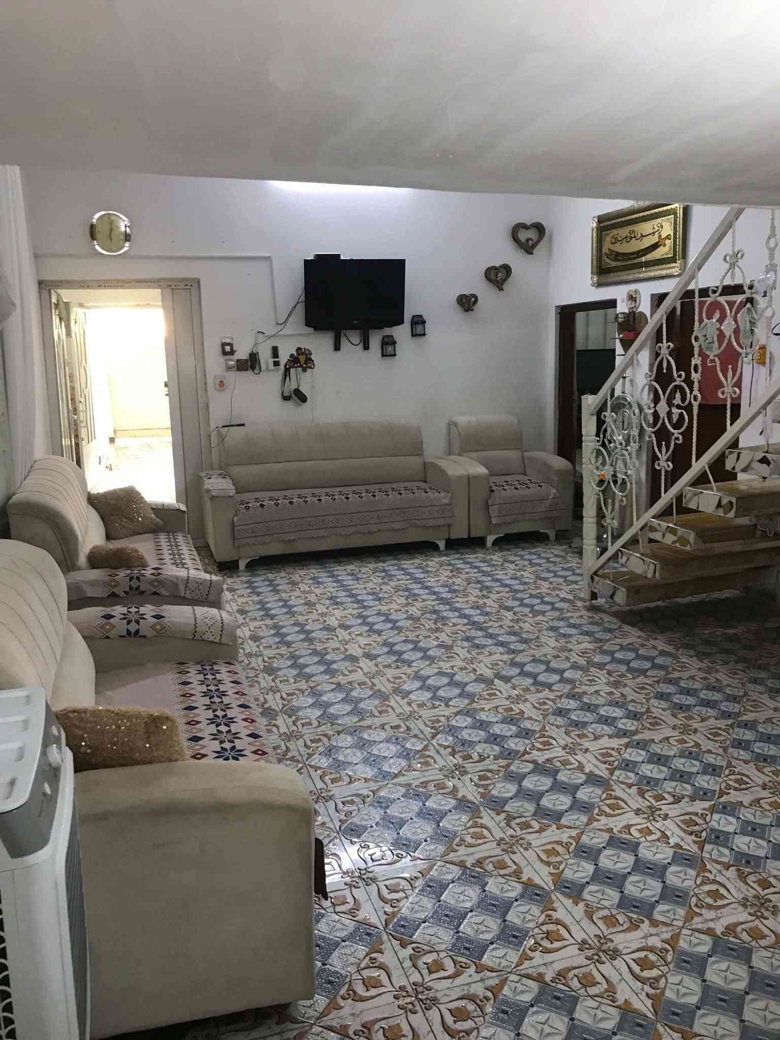 الدار للبيع خلف حسينية السجاد  المعاره المساحه 200البيت جاهز مابي اي نقص البناء طابوك وبلوك السقف عكاده يحتوي على غرفه واحده السعر 60بي مجال. الاستفسار على الرقم ***********
