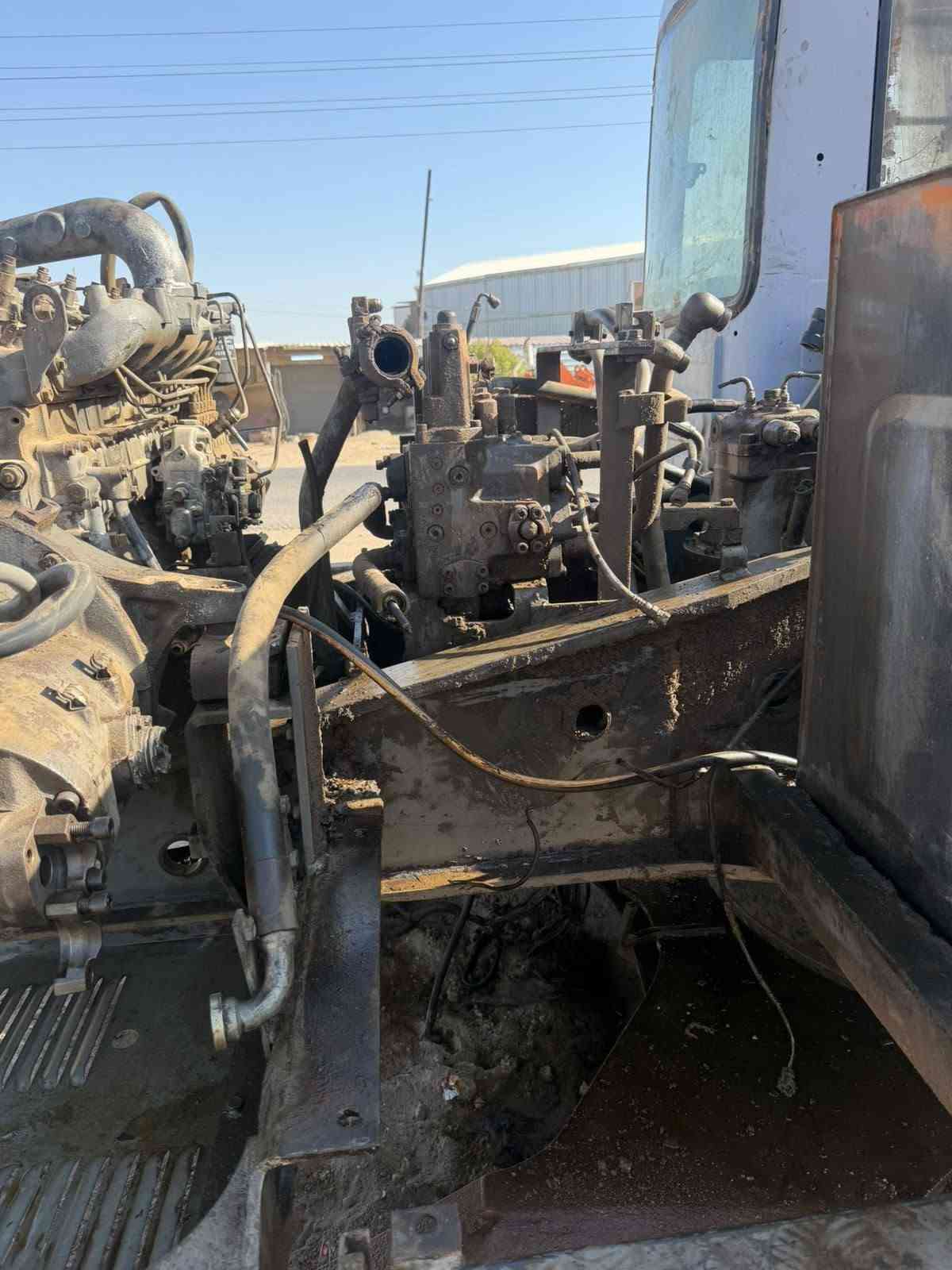 مواد حتياطيه هيتاشي للبيع التصال علأ الرقم ***********//***********

نص مكتوب في الصور:
- HITACHI