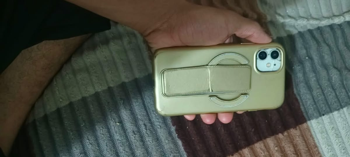 11عادي ضهره مفطر وشاشه بيه فطر ناعم واضح بتصوير وبطاريه 50 سعر125قفل *********** للانتصال
وهاذا رقم واتساب ***********
