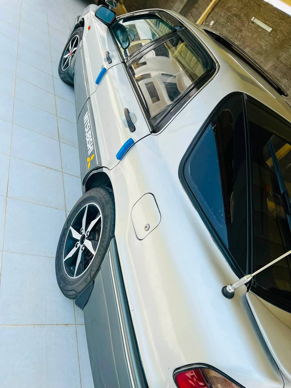 مستبوشي كلنت موديل 92 رقم صلاح الدين دولي شرط التحويل صبغ عام جماليه بدون خياس بدون ضربه تخم تاير جديد ويل كب صدر جديد تبريد شغال  كهربائيات كلها شغاله  مكان السياره الضلوعية   سعر 40 وبيها مجال للستفسار ***********
