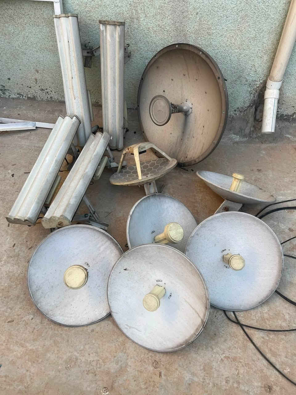 برج مطروح للبيع
دش ٣٠ مع ٩١٢
اربع سكترات مع ٩١٢ 
اربع باور بيم واكو بيهن m2
حديد ١٨ متر
راك
بور سبلاس 
بور داتا
٢٠١١
Olt 4 بون epon
سوج سسكو ١٦ بورد 
سوجات tpelink 8 بورت عدد ٣
عاكسه مكزمه + بطارية
ونانوات m5+نانوات m2
***********
بغداد
