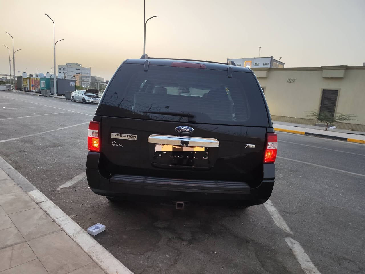 Ford Expdition Limited فورد اكسبيدشين فول
﷽

Ford Expdition Limited 

وارد خليجي شركة نيفا مكفولة كفالة عامة حتى الدعاميات، بيها بس مكان بارد كلش بسيط

موديل:2014

مكينة: V8 5.4L 

ماشية: 97 الف حقيقي

المواصفات 
:- سلايد 
:- كشنات جلد حاليا بيها تلبيس أصلي مال اكسبيدشين 
:- دوسات كهرباء 
:- فور ويل 4×4
:- 7 راكب  
:- كاميرا 
:- صندوق كهرباء 
:- كشنات كهرباء + خزن
:-كشنات الخليفة كهربائية + مري
:- كشنات تدفئة + تبريد 
:- رمز باب
:- 3 قطع تبريد مركزي
:- تحديد سرعة 
وبعد المواصفات المعروفة 

السيارة جاهزة بدون اي نقص
كير ومحرك السيارة جديدة تخم تاير جديد 

شرط التحويل 
مكان السيارة :- البصرة رقمها سليمانية وصاحبها بل بصرة بشرط التحويل مباشر

السعر / 18,700 يعني 187ورقة
 
للتواصل على هذا الرقم ***********
