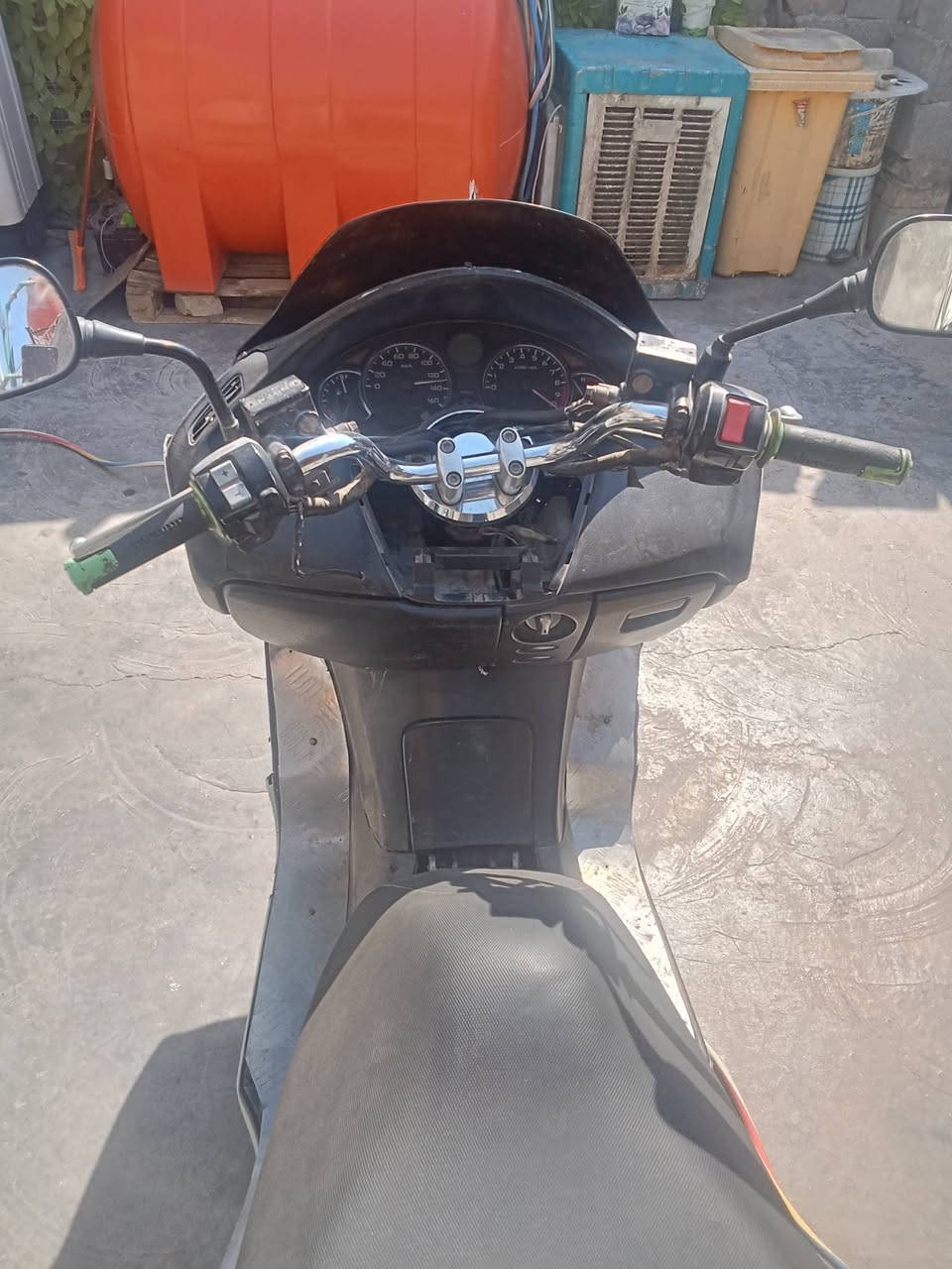 سلام عليكم دراجه فورزا 08 دراجه ما عرف فجئه طفت دراجه خير من ﷲ سعر 400 وبيه مجال مكان المدائن الورديه الاستفار ***********
