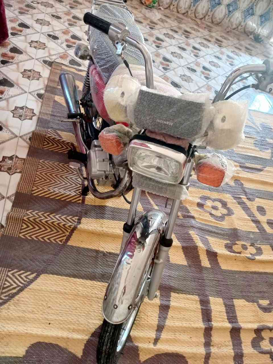 سلام عليكم دراجه اللبيع نامه موديل 24اوراق سكنر كهربائيات شغاله محرك ما مفتوح مكان #الشطره طريق ال عمار وهاذه رقمي *********** السعر 600 وبيه مجال بصيط
