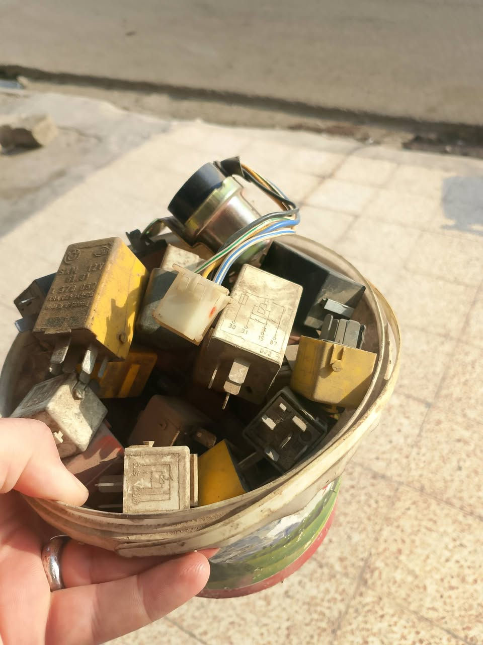 اغراض بي ام للبيع 
مال حويات 
شرط شغل
العنوان موصل حي القادسيه 
***********
