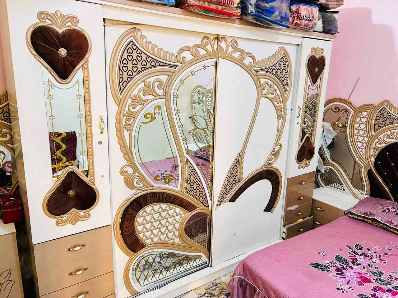سلام عليكم غرفه نوم للبيع تركي فقط الباب السحب فالت من السكه مكاني رميثه  سعره 450 وبيها مجال ***********
