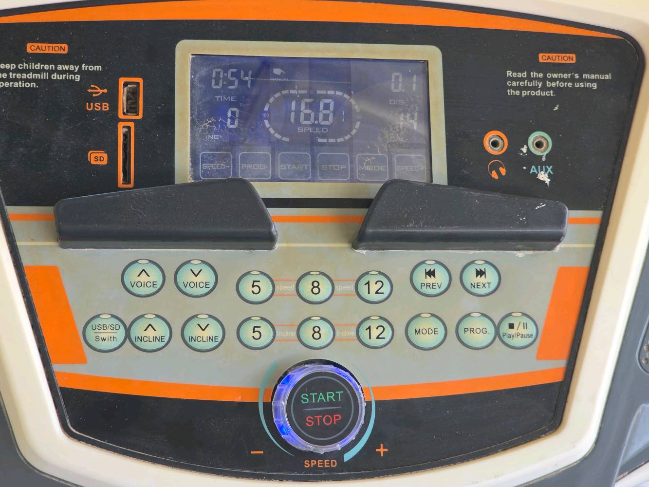 جهاز جري KING FITNESS FNOONSPORT بحالة جيدة ومواصفات ممتازة:
⚡ السرعة القصوى 16.8 كم/ساعة
🔄 قابل للرفع والتنزيل وتغيير الميلان
📦 ينطوي بالكامل لسهولة الخزن
💪 يحتوي على جهاز رجاج
🔊 سماعات داخلية
❤️ أجهزة استشعار لقياس دقات القلب
🏠 مناسب للاستخدام المنزلي والرياضي
💰 السعر: 300 ألف دينار 📍 الموقع: بغداد / الزعفرانية / مجمع الطاقة
📞 للاستفسار: ...