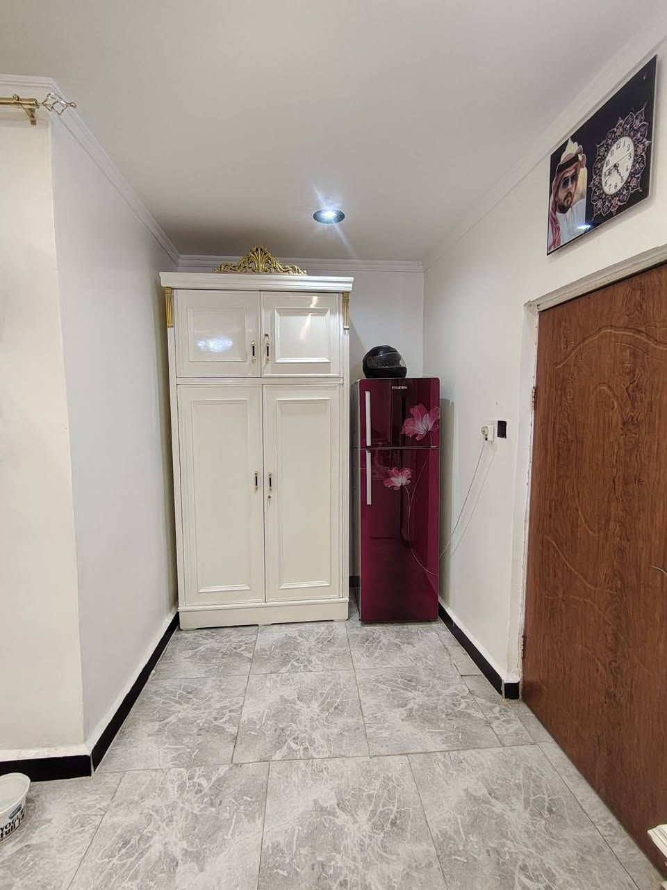 السلام عليكم بيت ركن المنطقه حي الرحمه قرب ملعب رسول بيت كهرباء ماء مجاري خير من الله مساحت البيت من 130الى120مكون من حوش جبير مثل مشوف +تواليت خارجي +مطبخ +ستقبال +صاله جبيره +حمام وتواليت مشترك داخلي +غرفه كبيره +طابق الثاني بناء جديد ماء كهرباء مطبخ مسس كامل +غرفه ديكورات بناء حديث اخوان البيت 50او بي مجال شي قليل اتصل ودلل ***********@الجميع@متابعين
