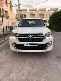 لاندكروزر GXR V8 • مشية ٢٤٩٠٠٠ كم • غاز مركب