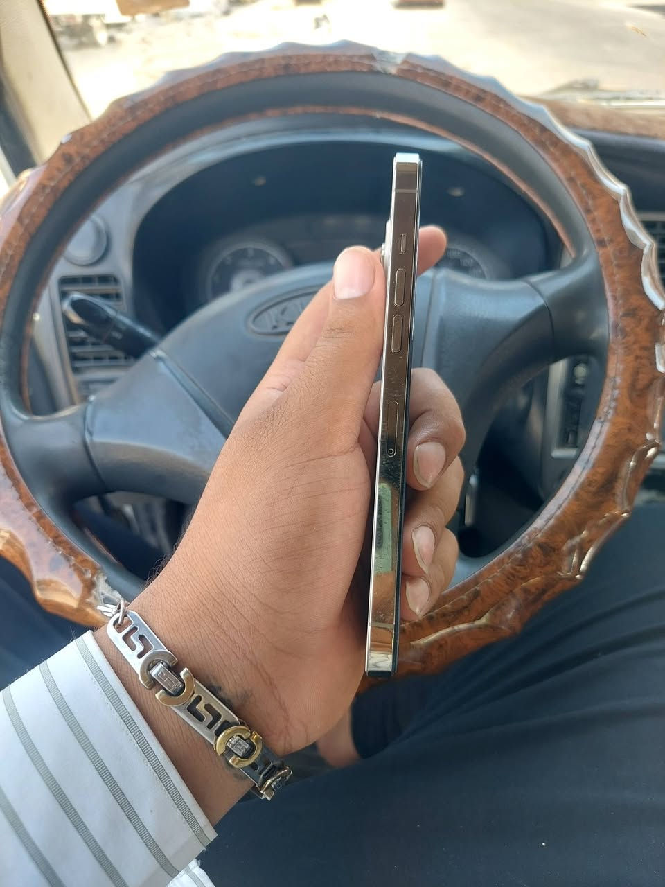 سلام عليكم للبيع ايفون ١٢برو ماكس ذهبي جهاز كلش حلو ونضيف ذاكره ٢٥٦ وبطاريه ٨١ جهاز مكفول مبدل فقط شاشه وبيهه فطر بل ركن ابد مواضح كارتونه الصليه ول شاحنه اطيكياهم رايده ب٣٥٠وبي مجال قليل حك الجيه مكاني نجف حي ميسان وهاذه رقمي ***********
