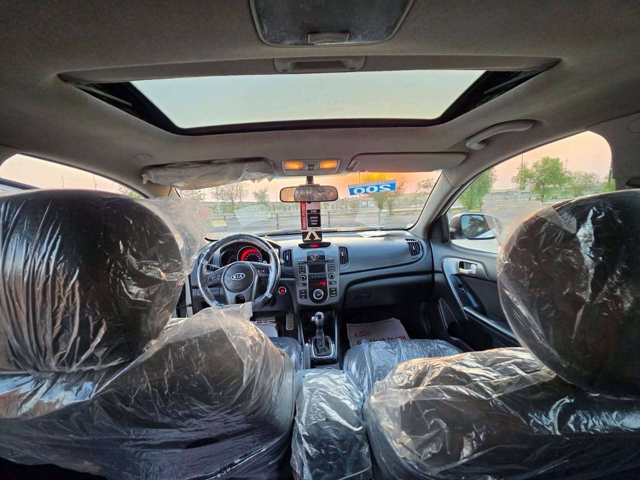 سڵاوی خواتان لێ بێت. بە مۆڵەتی ئەدمینە بەڕێزەکە ئۆتۆمبێلێکی جۆری کیا سیراتۆم هەیە، مۆدێلی ٢٠١١. ڕەنگی سپی بەفر، تایبەتمەندی کەنداو. تابلۆی سلێمانی، گواستنەوەی ڕاستەوخۆ پێویستە، تۆماری ساڵانە و تابلۆی نوێ تا ساڵی 2031 کارا دەبێت.ئەی سی بە تەواوی کاردەکات.
کیا سیراتۆ  مۆدێلی ٢٠١١. ڕەنگی سپی بەفر، رقم  سلێمانی، یەکسەر بەناوت دەکرێ ساڵی تا 2031 

مەکینە١٦ سلندر ، هیچ لێدراوێکی نیە. سەرف و بخاری نیە ، تەنها دوو ساردی بچووک. دەرگا بسمە  سویچ بسمە ، حاسە ، گێڕ دوو کلاچ، کۆنترۆڵی سوکان، و سیگناڵی سوڕانەوە لەسەر ئاوێنە. چەندین تایبەتمەندی تر.  سیستەمی کارەبایی و پاتری و هەر چوار تایەی ئۆتۆمبێلەکە تازەن. چوار پەنجەرەی کارەبایی، قوفڵی ناوەندی، ئاوێنەیەکی کارەبایی، گێڕی دوو کلاچ (دەستی و ئۆتۆماتیکی). 
نرخ: ١٠٥  تۆزێ مەجال 
سەیارەکە بێ وێنەیە لە جوانی و پاکی 
واتس ئەپ ***********
