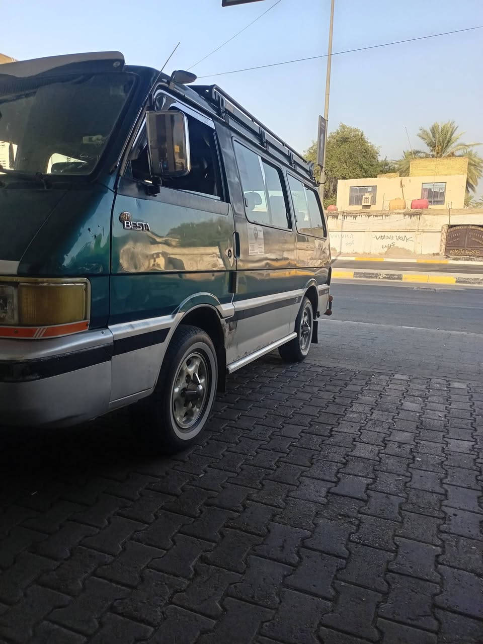 سلام عليكم كيا لبيع موديل ٩٤ سياره بلاديه بيها الربع وره باب سلايت جلاتين والجنطه مبدله أثر خياس كير محرك صدر جديد تايرات جدد كهربايات كلها شقاله شواصي شركه باتري جديد تريد تحويل تريد وكاله ٥٥وبيها مجال ***********  *********** ابو غريب
