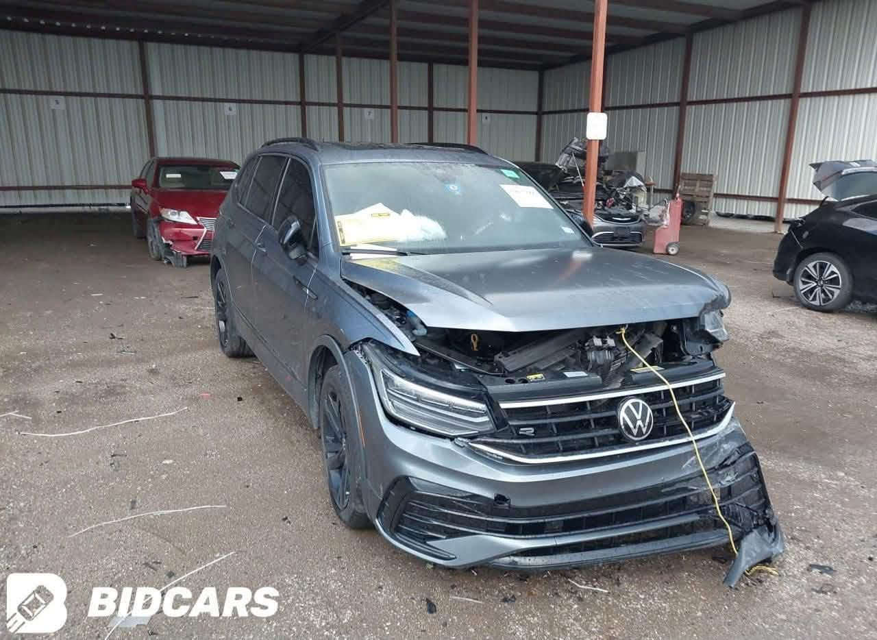 السلام عليكم فولكسواكن تيكوان 2023
SE R-Line Black
السيارة فول مواصفات 
السيارة 7 راكب مو 5 
مواصفات
بانوراما
ستيرن D رياضي
تبريد كل التحكمات لمس
كشنات جلد 
كشنات تدفئه
كشنات خلفيه تتحرك
لدات انارة داخليه جميع الالوان
شاشه كار بلي 
شاشه قرائه اعطال 
كيجات ديجتل
رادار امامي
رادار خلفي
توقف تلقائي
مثبت سرعه 
مري هيتر 
سايد بريك بصمه
ويل اسود بلادي حجم 19
حساسات امامي
حساسات خلفيه
لايت امامي خلفي لد
المرايات الجانبيه والوسطيه تعتيم تلقائي
تبريد قطعتين
المنافذ تايب سي امامي خلفي
شحن لاسلكي
السيارة ماشيه 28 الف ميل 
حادث السياره حافه البنيد مطخوخ والبنيد نفسه مصلح ومصبوغ السياره كلشي بيها بلادي حته اللايتات بلاديه راديترات كلشي بلادي وبيها طخه بسيطه بارد بلباب الوره السايق انطخت هنا 
السيارة رقم بغداد باسمي (رقم عادي)
 السيارة مكانها بغداد اليرموك 
السعر 21,800$
للاستفسار ***********
