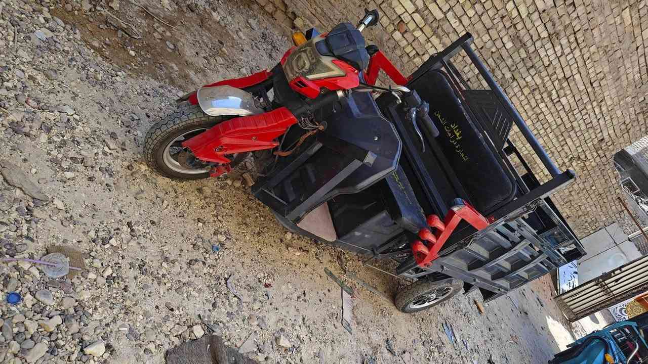 السلام عليكم شباب ستوته شحن للبيع موديل 25 بطاريات 5 جدد قبل اسبوعين مبدلهن بريك هودروليك امامي و رجل خلفي الستوته نضيفه كلش سعرها مليون و بيها مجال قليل مكاني مدينة الصدر ***********
