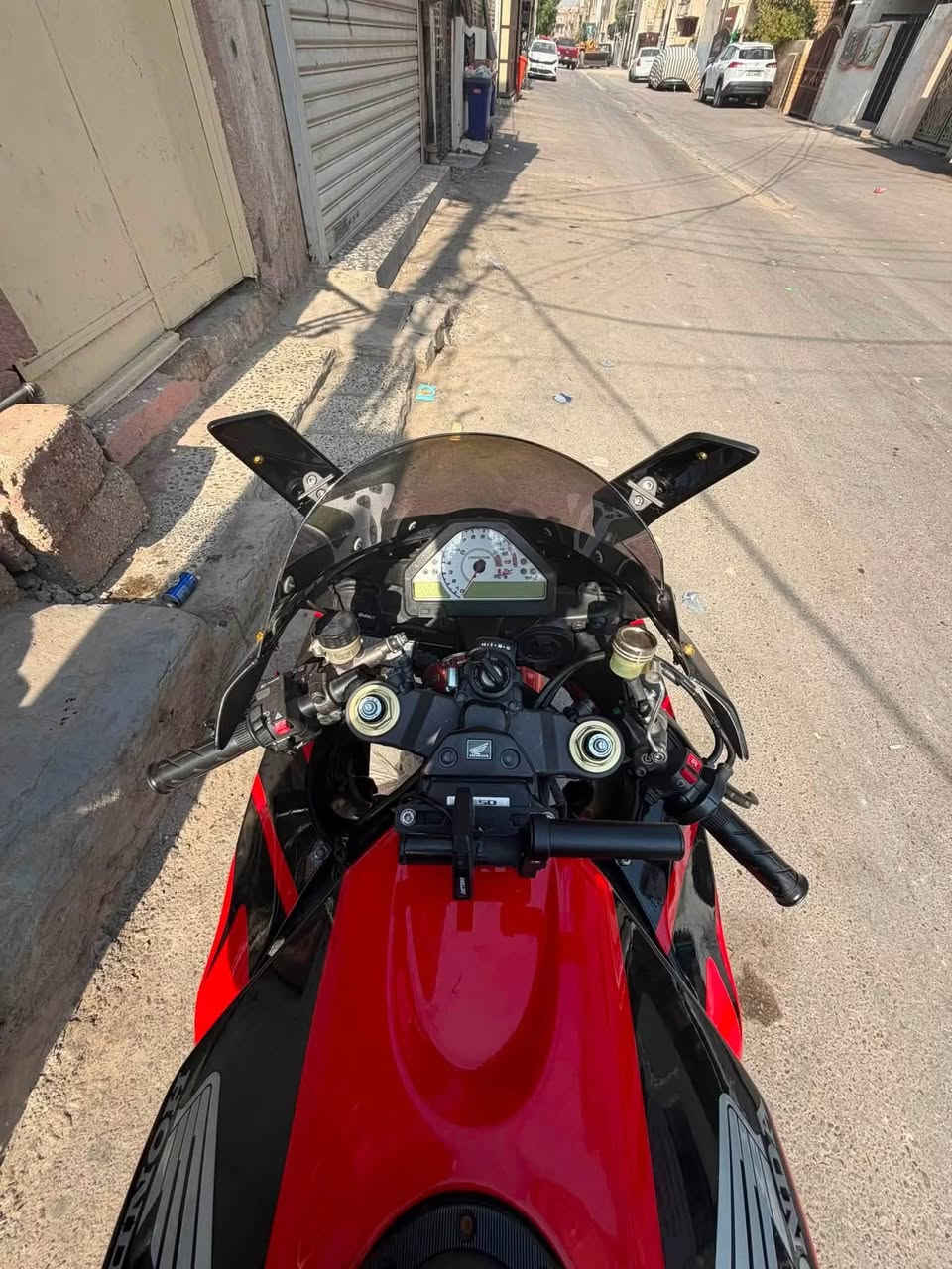 مراوس مرقم بطح فقط
السلام عليكم // للمرواس بطح مرقم حسب القناعه//
بطح cbr 1000rr دراجه ستوك كلشي ما مزود بيها موديل 2007 ماشيه بس 40الف بيها نضام GPS انته تفعله على أيدك مخفي وبيها نضام كامرات امامي وخلفي داش كام والنضام موجود هم كفرات جديده اصليه ماكو شخط بيها عليها اكزوز رياضي كاربون فايبر طلاء وعندي اكزوز كاتم هم مري باتمان بيها 4 قطع كاربون فايبر وملحقات وياها هم لايت زنون عالي ناصي نضافه 95% كفاله عامه دهن موتول جديد مي زيتي اخضر كفاله كير ومكينه بلادد بيها مكاتبه ومنافيست ما مدفوع كمرك (مرواس مرقم حسب القناعه بطح) تواصل خاص أو على الرقم *********** فقط رقم 
أو مراسله خاص
