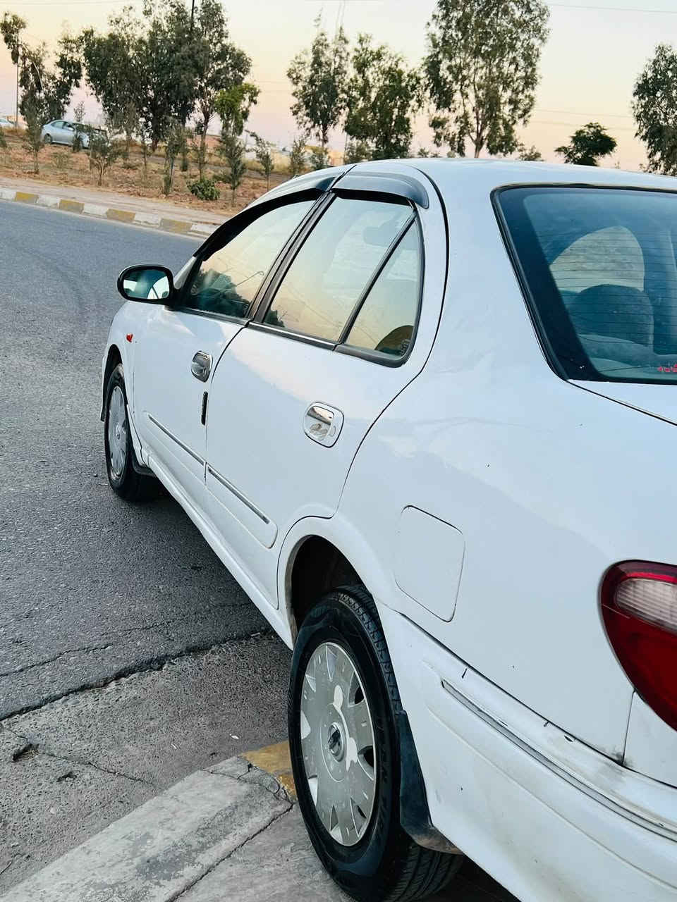 سه ره تا به ناوي خوا نيسان سه ني موديل 2001 ئارمي سؤران به شه راي ئه وه لياتو حاسيبه ئارمه كه ي ئينساخه چوار تايه ي تازه چركه ي تيا نيه ته بريد له سه ر سويچ گير عادي قرچيكي دواي هه يه پيشي كه پسه سه ياره كه مالي فه قيره مه كينه ره شه مه رخوب نرخي 34گه لا خوار هه موو بازار شوين چه م چه مال ژماره ي موبايل ***********وه تئاپي له سه ره
