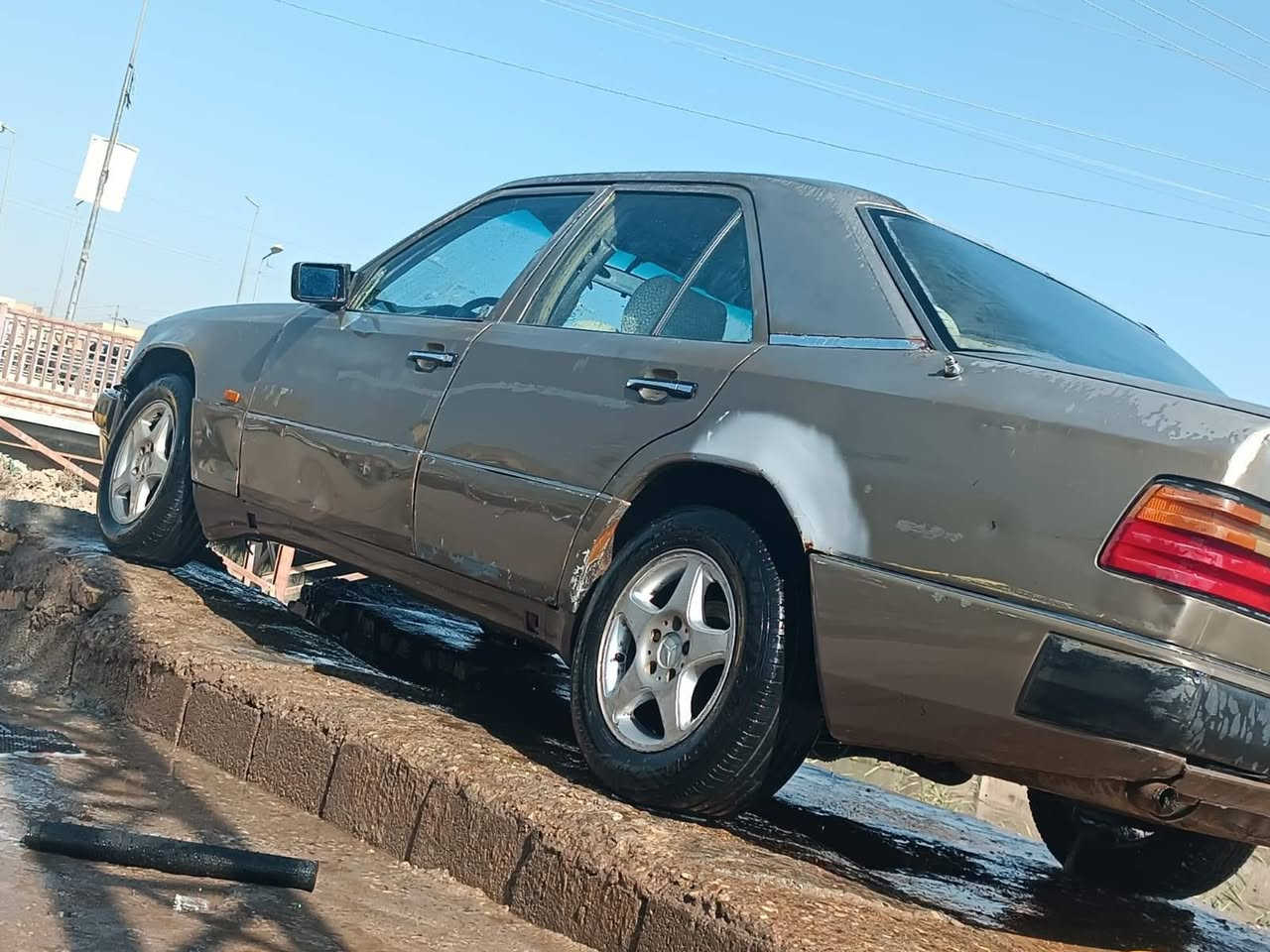 سلام عليكم مارسدس دب موديل 1984 محرك فيفيتي وكير مكفول حداديه جديده تخم تاير السعر 18 وبيه مجال للطيبين رحمه عله والديك المو شراي لايخابر يتعب نفسه 
*********** الشطره, ذي قار
