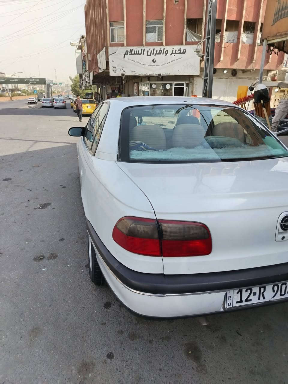 اوبل بزون نضيفه موديل 1998 تبريد شغال محرك نضيف باتري جديد تايرات جدد.... أنا الشرعي السعر اتصال... ***********.... ***********
