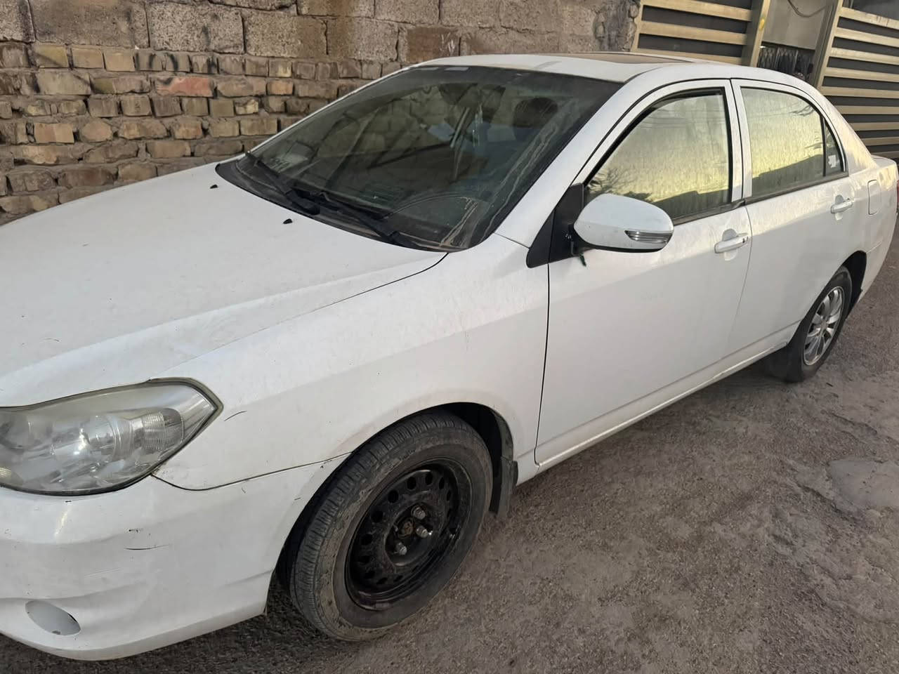 سلام عليكم  سيارة موديل 13 G3 كير عادي محرك يبخر ومبدل بابين جة الايمنة تبريد ثلج سعرها 38 مكاني بغداد زعفرانية بسمي ابيع شرط تحويل والي يشتري يجي يكلب السيارة ويشوف بعينه وان شاء الله ما اقصر بالي يجي ***********
