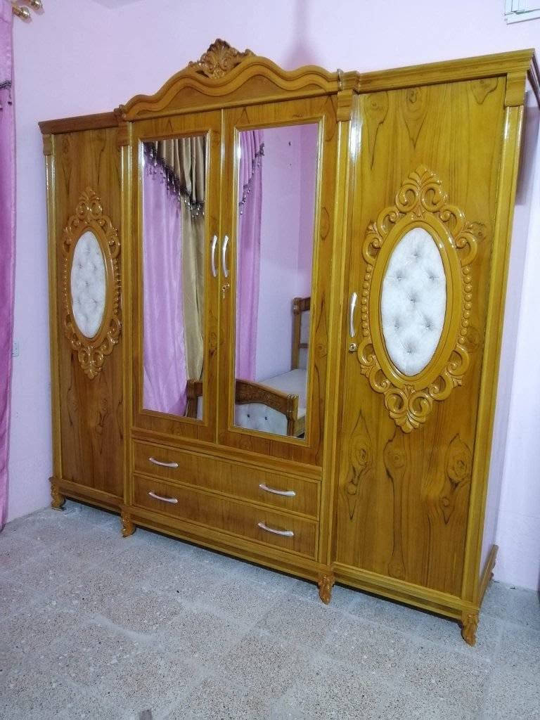 السلام عليكم انه نجار وصباغ واهذشغلي ولي عندة غرفة صاج نكدرنصبغ ابيض حراري وعدنة سيارة تنقل الغراض من بيت لبيت وشدوفتح جميع الغرفه وتصليح وصبغ البيبان الخشب اهذرقمي***********ابوحسن
