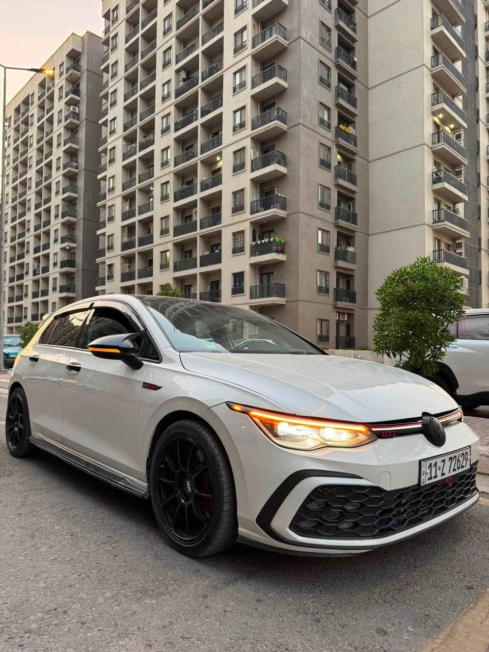 فولكس واكن كولف 2023 GTI وارد أمريكي رقم بغداد جديد 
بيع أو مراوس حسب القناعة
فول مواصفات بانوراما 
ماشية 80 كيلو حقيقي 
محرك ٢٠٠٠ تيربو 
كير عادي ٦ نمر رياضي فصلة صوت رياضية صوت مميز
السيارة بيها إضافات وتزويد ومصروف عليها 
اضاءة ليد داخلية مع إمكانية تغير اللوان الدشبول بالكامل 
كشنات كهرباء وعادي 
معظم الداخل لمس 
رادارات جانبية وأمامية خلفية 
توقف ذاتي 
‏شاحن لاسلكي
شاشة ديجتال
وهواي بعد مواصفات تكدرون تبحثون عنها 
الحادث حيل خفيف جاملغ وبنيد بدون اي دواخل شواصي سليمة كل شي بالداخل سليم
والسيارة نكدر نكول على وضع الشركة وصور الحادث موجودة 
راح اعرضها بسعر جدا مناسب يمكن الأنسب بالعراق 
١٨٥ وبيها مجال بسيط
مكاني بغداد والسيارة باسمي 
والشراي يتصل 
***********
