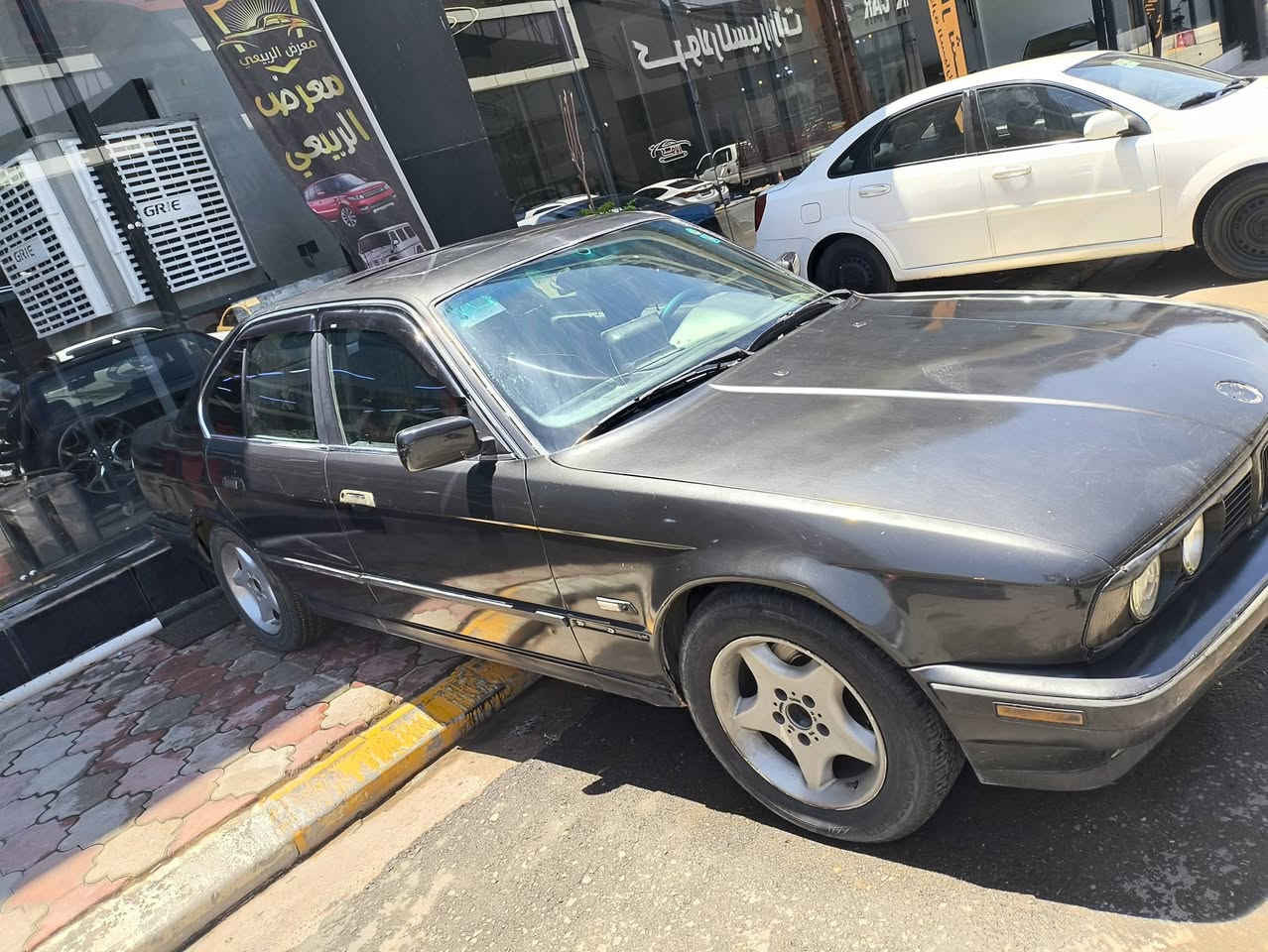 بيع مستعجل وسعر مناسب جدا
بي ام 525توماتيك فول 
موديل 1993
تبريد شغال 
سنويه رقم هزه كلو جديد
السعر 34وبيها مجال 
***********
***********
