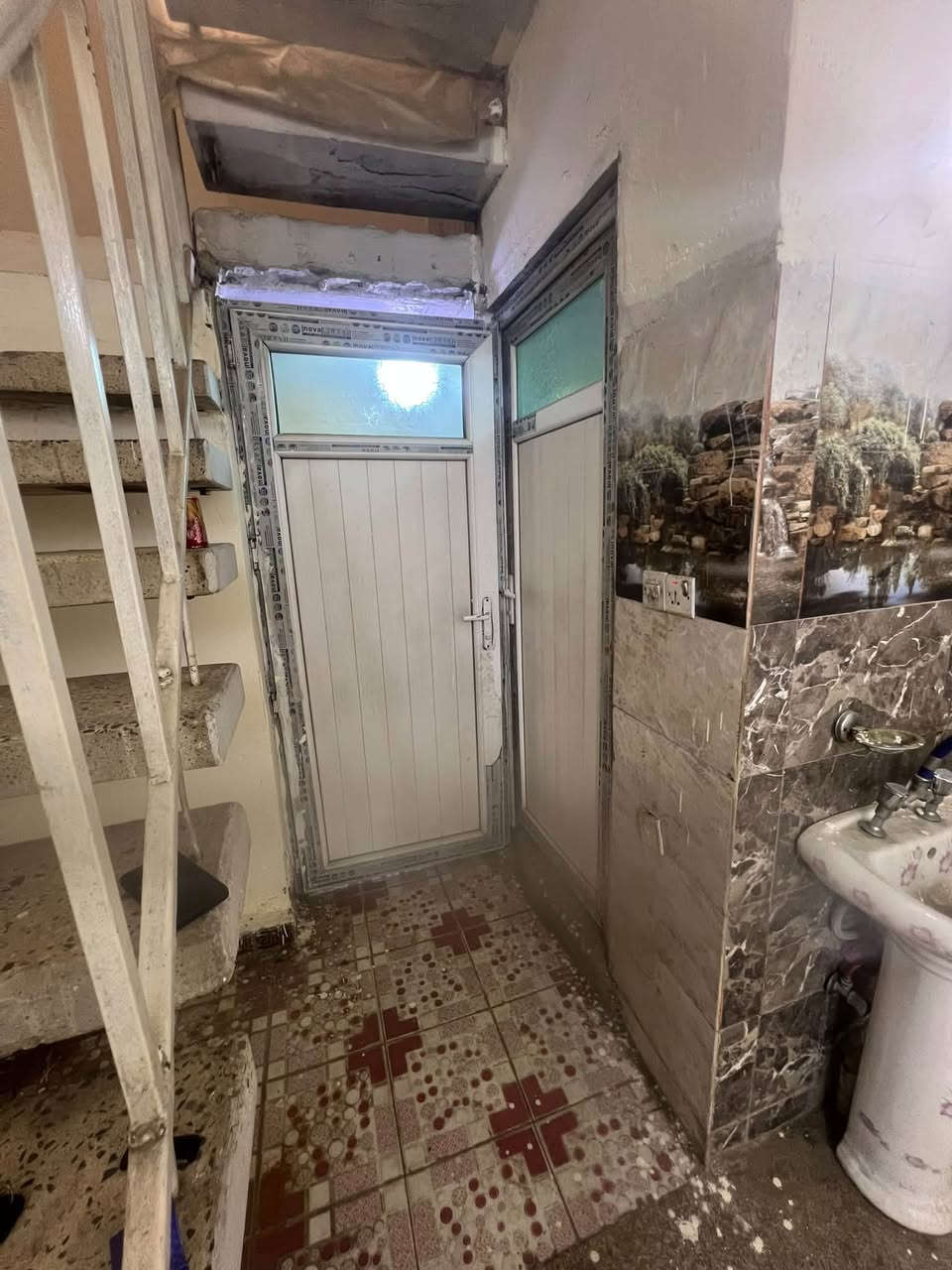 بيتّ لإيجار
200منر

طابق ارضي 

2 نوم

صاله 

هول 

مطبخ

كراج سياره

العنوان خلف مدرسة النهرين او يوم العظيم

اتصل  ***********
