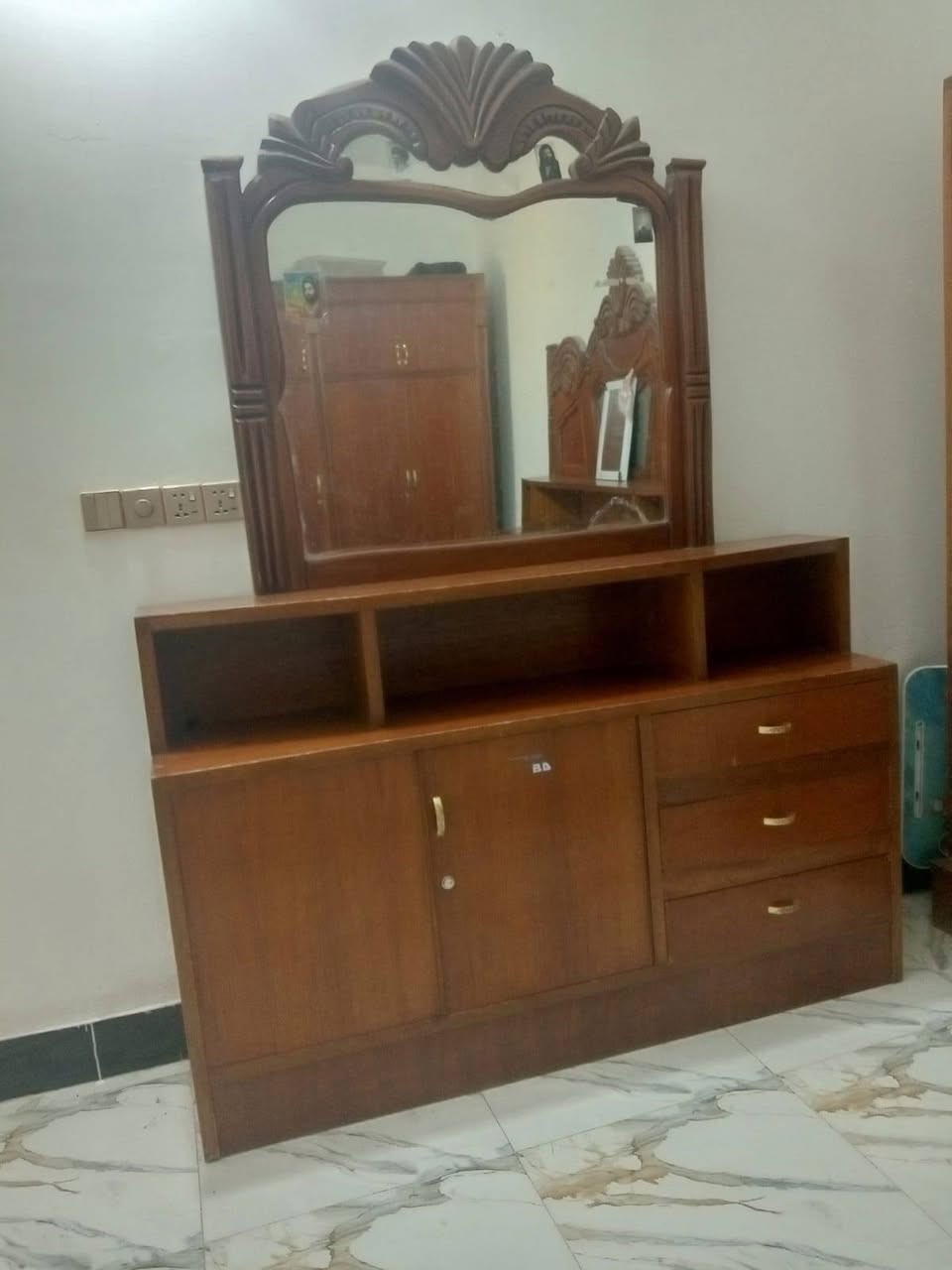 سلام عليكم قرفت خشاب صاج للبيع السعر مليون وبيه مجال للشراي تصل ع الرقم ***********
