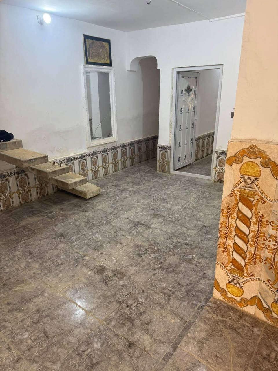بيت ١٠٠م عكاده طابق واحد غرفه نوم استقبال صاله مطبخ طارمه صحيات  عل شارع ١٠م السعر ٦٥مليون وبي مجال. عنوانه فرع أبو الدهن طريق الحر ***********
