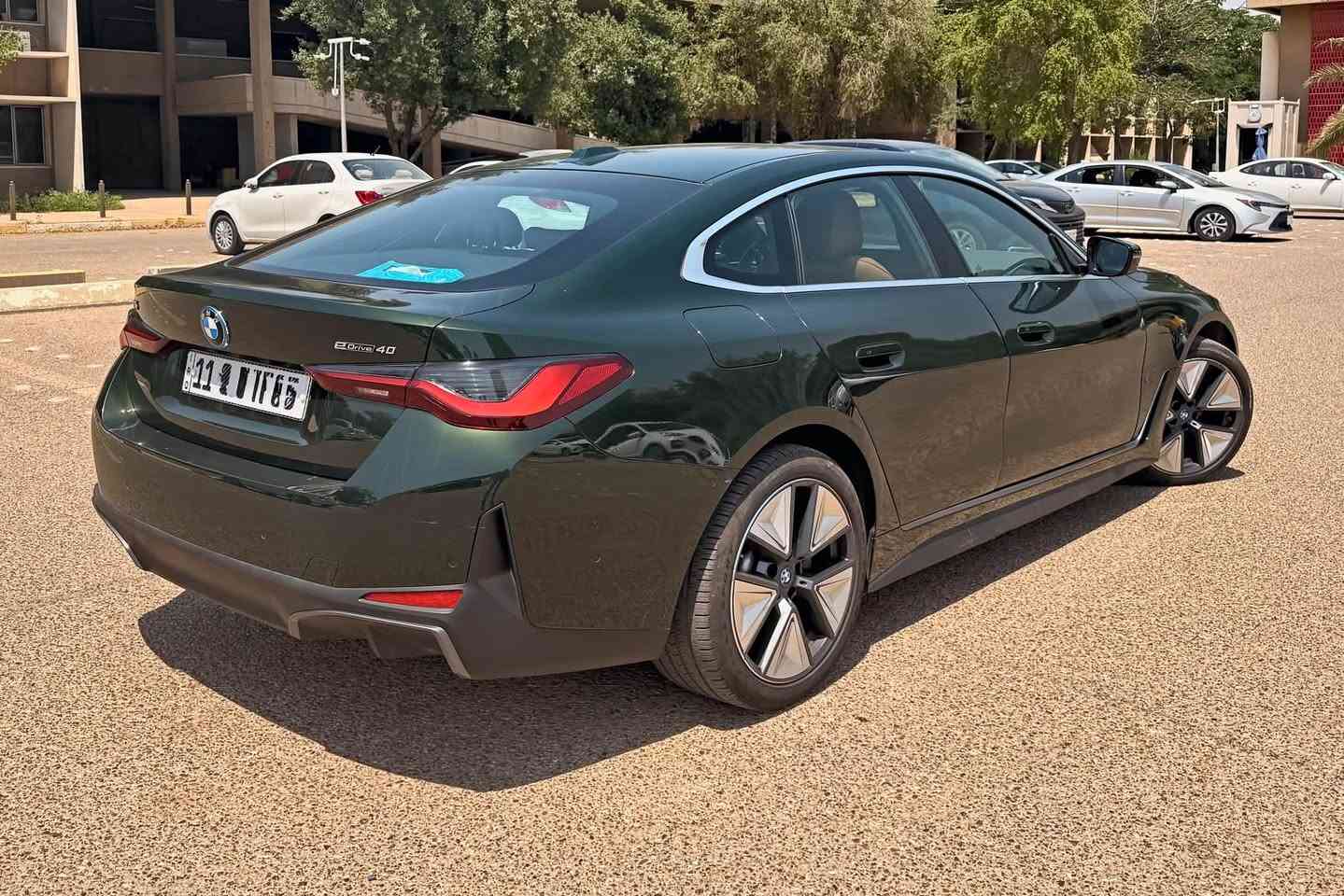 🔋 BMW i4 eDrive40 موديل 2024 – كهرباء بالكامل ⚡️

📍 بغداد – العامرية | رقم بغداد
🇺🇸 وارد أمريكي | 🟢 لون أخضر | 🛣 الممشى 15 ألف ميل
البجم كبس ممفتوح ولا برغي
━━━━━━━━━━━━━━
🔋 البطارية والأداء
• بطارية كبيرة 84 كيلو واط/ساعة (مو 67)
• الشحنة الوحدة تمشي 400 – 450 كم حقيقي
• محرك كهربائي – تسارع قوي من 0 – 100 كم/س

━━━━━━━━━━━━━━
🛡 الأمان ومساعدة السائق
• كاميرا 360 درجة
• حساسات أمامية وخلفية
• رادارات أمامية وجانبية
• ركن ذاتي (أمامي وخلفي)
• تنبيه تصادم للسيارات والأشخاص
• مثبت ومحدد سرعة
• تنبيه الخروج من المسار

━━━━━━━━━━━━━━
💡 الفخامة والراحة
• فتحة سقف بانوراما
• لايتات أمامية متحركة Adaptive LED
• مقاعد كهربائية مع تسخين
• تسخين المقود
• تشغيل التبريد تلقائياً بالوقت اللي تحدده، تطلع للسيارة وهي باردة

━━━━━━━━━━━━━━
📱 النظام الترفيهي
• نظام iDrive 8، أحدث نظام من BMW
• أوامر صوتية
• عرض خريطة Waze على الشاشة اللي قدام السائق

━━━━━━━━━━━━━━
⚠️ الحادث (بكل صراحة ووضوح)
• ضربة بالأبواب الجانبية جهة الراكب (عكس السائق)
• تبدلت الأبواب بأبواب أصلية وكالة
• تبدلت الإيرباكات الجانبية (البردة) فقط، بإيرباكات أصلية وكالة
• باقي السيارة سليمة

━━━━━━━━━━━━━━
✨ السيارة جديدة جداً ونظيفة وما تحتاج أي شي

💰 السعر: ______
📞 للتواصل: ***********
