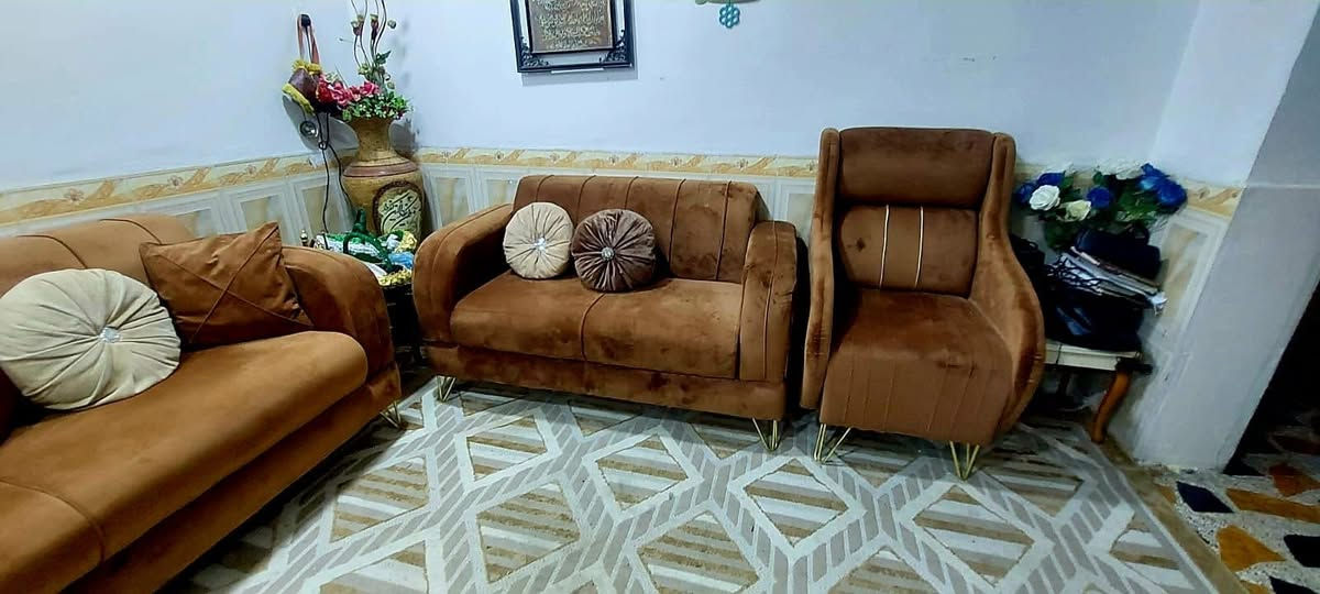 تخم تركي ١٠ مقاعد جديد  العنوان ديوانيه شارع الخصيمه سايدين مقابل زها مول جهة قصابية السجاد داخل الفرع بالضبط رقم ***********
