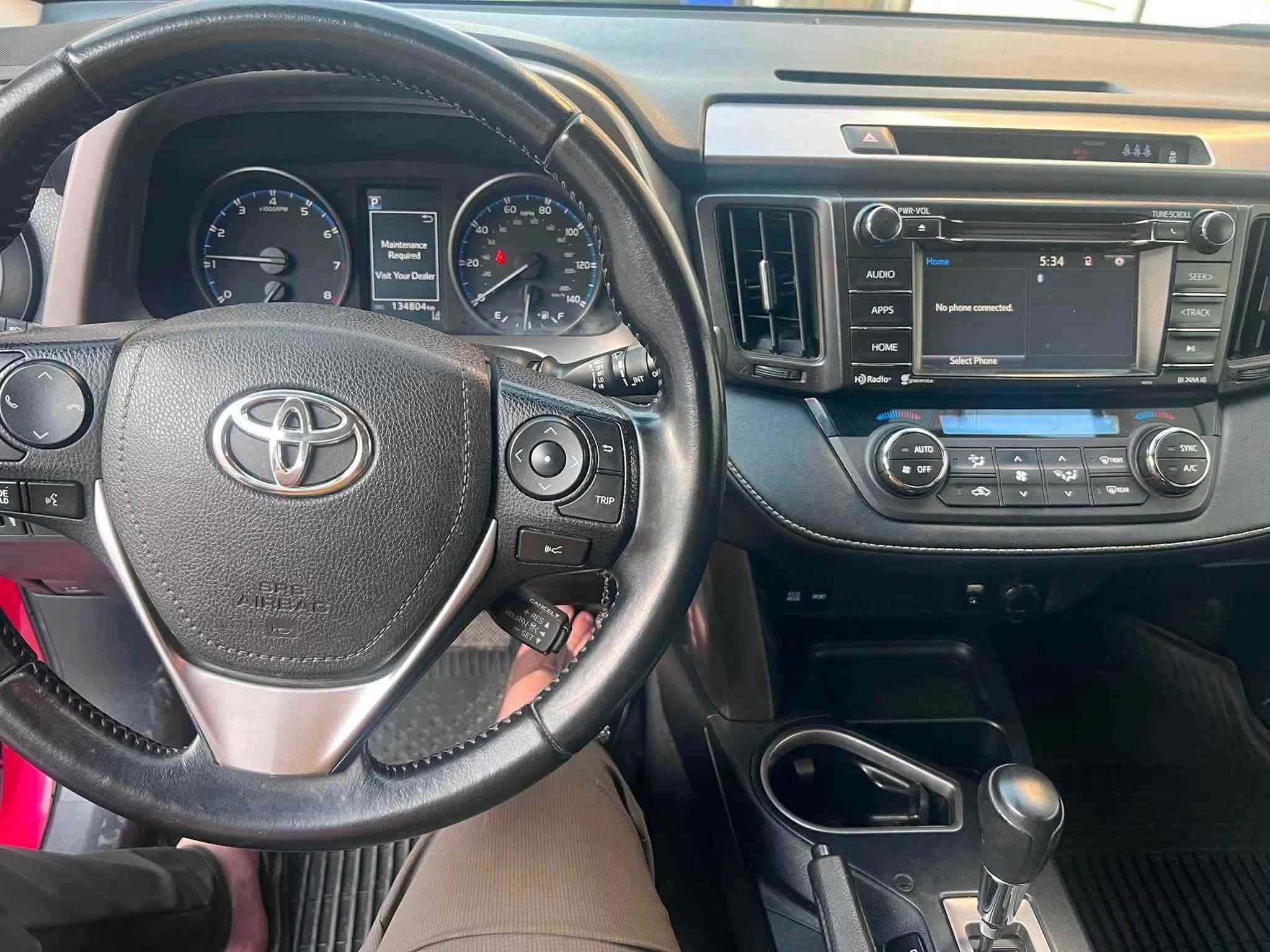 � للبيع تويوتا RAV4 موديل 2017

* الموديل: Toyota RAV4 2017
* اللون / أحمر
* مواصفات xle 
* الممشى: 134,000 كم
* الحادث: كانت حادثة جاملغ وتم تصليحها
* : إيرباك دركة + بردة مبدلات
* رقم اربيل 
مكان سيارة بغداد حي الجامعة
سعر 138 ورقة
***********

نص مكتوب في الصور:
- 2017 فول مواصفات