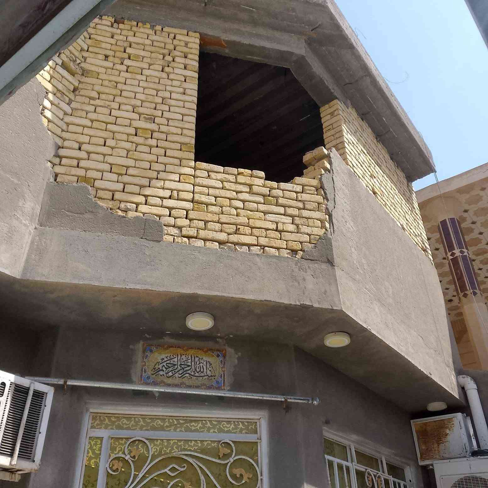 دار للبيع منطقه
7 نيسان  طابو صرف
مساحه 200 م ركن طابقين

بناء مسلح حديث
يتكون الطابق الارضي من
غرفتين + اسقبال + صاله + مطبخ + صحيات داخل وخارج + كراج
والطابق الاول
3 غرف + صاله + صحيات
لاكن عوزه لبخ
للاستفسار مراسله الصفحه
او اتصال ابو احمد
***********
***********
