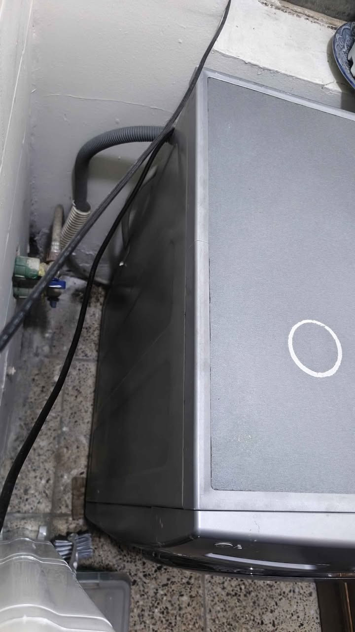 🏷️ إعلان بيع غسالة ملابس LG Direct Drive (غسيل وتجفيف)
​نوع الجهاز: غسالة ومجفف ملابس إل جي (LG Inverter Direct Drive).
​السعة: 8 كيلو غسيل / 6 كيلو تجفيف.
​الحالة: مستعملة بحالة جيدة جداً، نظيفة وشغالة بكل الكفاءة (الماتور الدفع المباشر الصامت والمعروف بعمره الطويل).
​المميزات: تحتوي على برامج متعددة للغسيل السريع، العناية بالأقمشة، خاصية التجفيف، ونظام توفير الطاقة Eco Hybrid.
​السعر المطلوب: 175 ألف (قابل للتفاوض بحد معقول).
​العنوان: بغداد - الدورة - الميكانيك - شارع الساعاتي - أمام مدرسة تطوان.
​للتواصل والاستفسار: *********** بغداد, العراق
