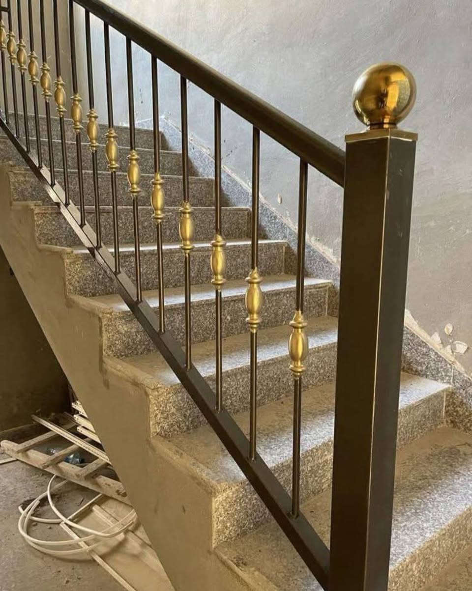 جانب من اعمالنه اللمميزه 👌
((حداد متنقل داخل الكوت📢))

جميع انواع الحداده 🚨

ابواب🚪 شبابيك🪟 محجرات صقايف كي سبان كرفانات 🏠

متابعه لصفحه فضلاً وليس أمراً 🌹 

https://www.facebook.com/profile.php?id=61587617532173 

تواصل📍 وبانسب الاسعار 💸

‏‪***********‬‏اتصال 

***********واتساب

نص مكتوب في الصور:
- @hedadaaboahmad