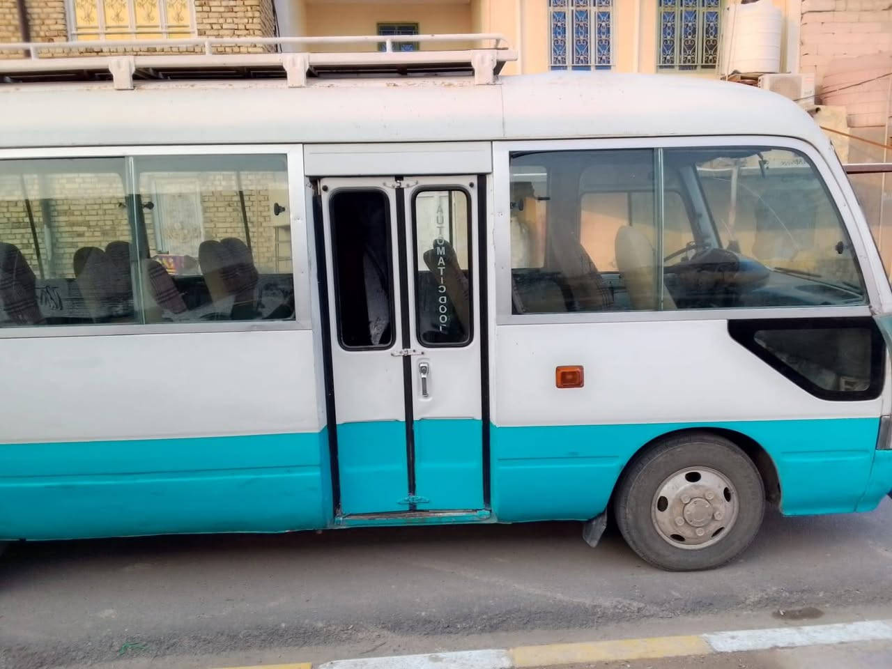 @السلام عليكم كوستر للبيع موديل 2004 باسمي سياره جاهزه تبريد كامله 185 *********** و مراوس
