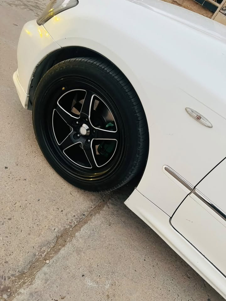 شاهینەی ١٨٢ ٣دووگمە ناو سور. کۆد هەیە سەیارەکە بی دەعامە    سەیارەکە موسە لەگەل شوهین موسەکان سەقەفەکەیشیان بۆیاخ کردوە  سەیارەکەیش ٢٠٠٥  ***********
