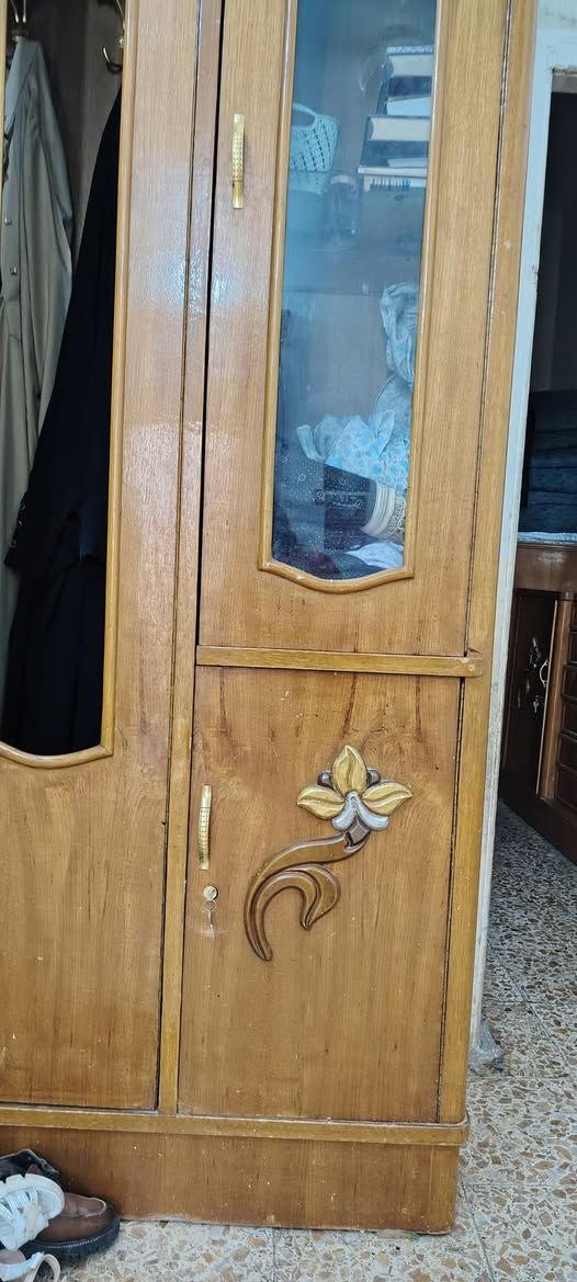 زاويه وميز وجربايه للبيع بسعر 200قفل تزكام ثكيل بيهن اضرار بسيطه *********** نجف مزراع ميسان
