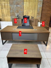 متوفر ميز مكتبي  5 قطع  مع  كرسي و طاولة وسطية و كومدي جانبي وكونسول خ...