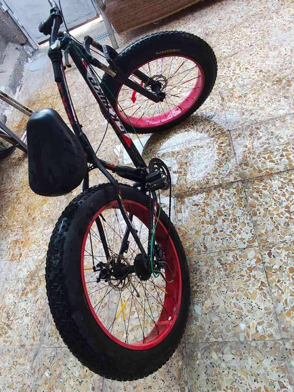 بايسكل.ياباني.G.K BIKE. نظافته زينه ومرتب 
حجم 26./ 6نمر تبديل 
تايراته نظيفات بعدهن مامسحوگات زين 
بي نقوصات بسيطه لأن متروك
سرج وبريك امامي فقط 
السعر 120الف وبي مجال بسيط 
مكاني
 كربلاء المقدسه الطاقه قطاع18
تواصل واتساب ***********
