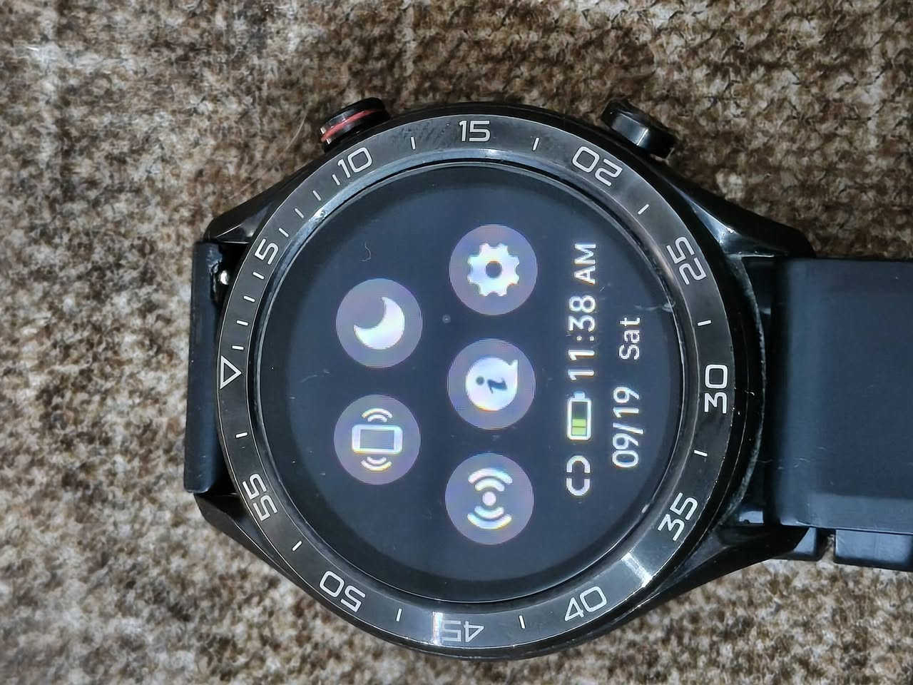 السلام عليكم ساعه ذكيه  Huawei Watch GT بيها مميزات هواي تربط على الجهاز اتصال وغيرها من الميزات بسعر ٧٥ مكاني بغداد كاظميه للتواصل ***********
